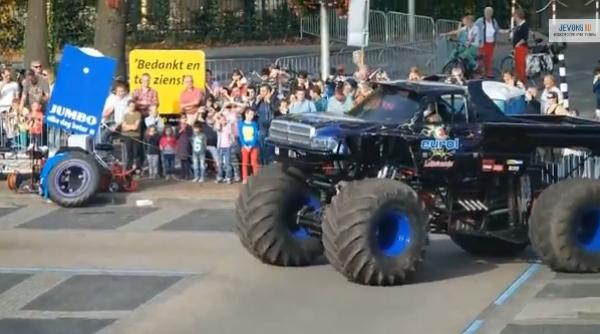 video carnagiu la spectacol un monster truck a omorat doi copii i a ranit 15 persoane dupa ce a derapat in public