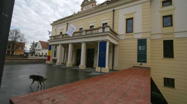 forumul democrat al germanilor din romania profitor imobiliar iohannis a retrocedat cladiri fara sa i pese