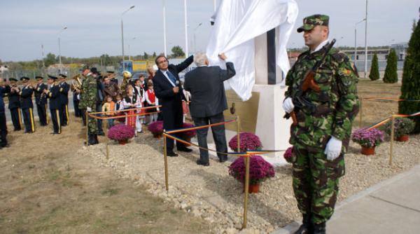 galati monument dedicat capitanului erou napoleon alexandru popescu