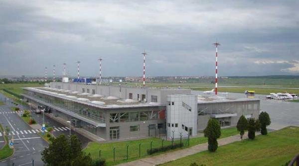 iohannis cum a inghitit aeroportul din sibiu 100 de milioane de euro si nu este inca gata