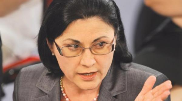 ecaterina andronescu se lucreaza pentru a crea un curriculum mai putin incarcat