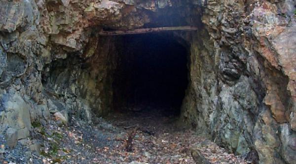 macabru cautatori de aur inghititi de mina clandestina