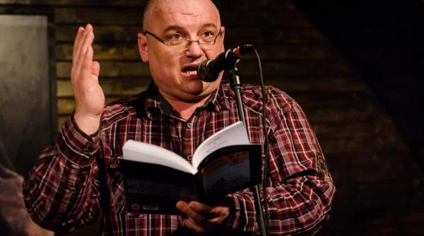 sorin poclitaru aduce cu el o carte noua