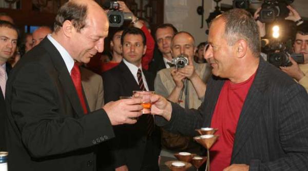 srs victima lui basescu ceausescu si gaddafi