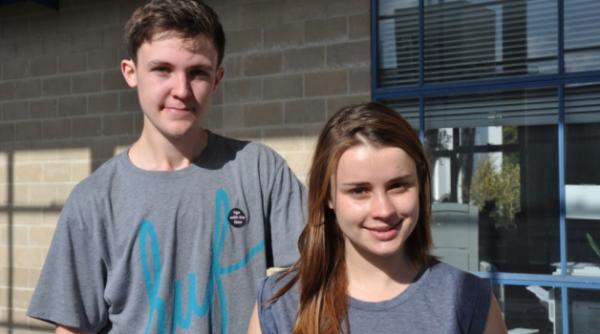 ce sunt incurajati sa faca sub dus studentii unei universitati din marea britanie