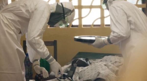 ingrijitor de la spitalul din texas unde a fost internat liberianul cu ebola diagnosticat si el cu ebola