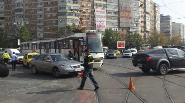 accident grav in capitala un autobuz a fost lovit de tramvai in zona dristor sapte persoane au fost ranite