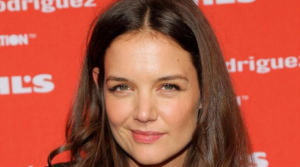 actri a katie holmes va interpreta rolul lui jacqueline kennedy onassis in produc ia the kennedys after camelot