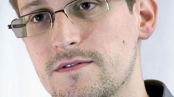 edward snowden avertizeaza renun a i la facebook google i dropbox