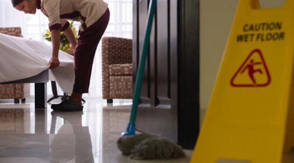 client hotel mop arestat