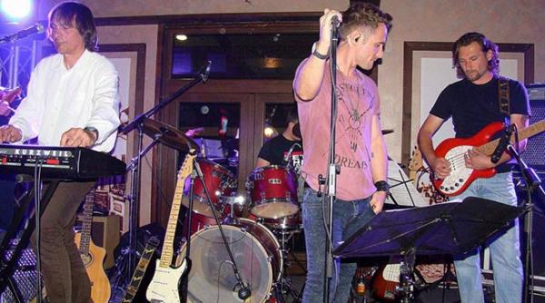 speak floyd in concert la palatul ghika piese de pe the wall division bell