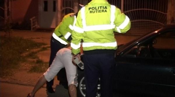 mecher de bacau prins fara permis la volanul unei ma ini cu numere provizorii de inmatriculare expirate apar inand altui autovehicul