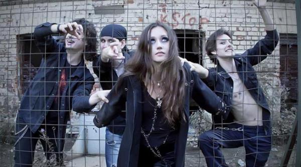 crimson blue in deschidere la tarja