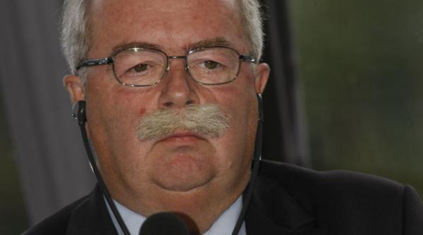 avionul in care se afla directorul general al grupului petrolier total a ars complet