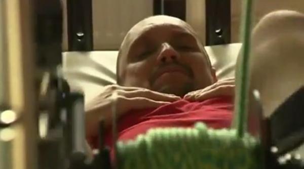 premiera mondiala barbat paralizat ajutat de nas sa mearga din nou