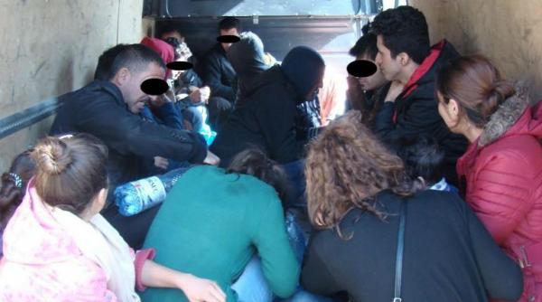 sapte sirieni 11 irakieni si cinci iranieni prinsi la nadlac incercand sa intre ilegal in romania