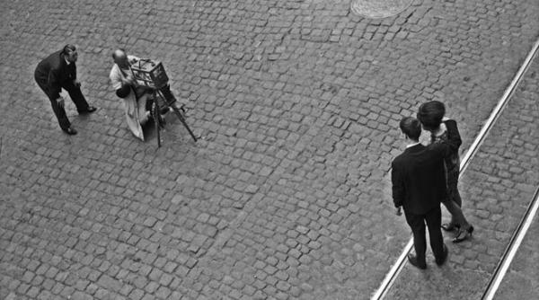 un ceas pentru arta in expozitia marcel g lefrancq suprarealismul cotidianului