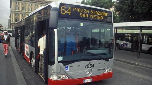 isterie in capitala italiei o femeie din guineea batuta si data jos din autobuz la roma mi au spus ca am ebola