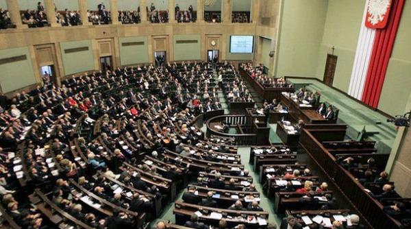 polonia interzice distribuirea si promovarea produselor alimentare nesanatoase in toate colile din ara