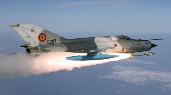 un mig 21 lancer pierde in zbor rezervoarele de combustibil ce s a intamplat dupa cu aeronava militara