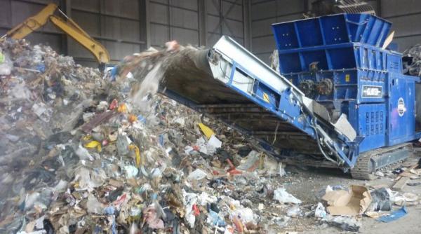 accident sangeros la o fabrica din galati un muncitor si a retezat ambele maini cu tocatorul de deseuri