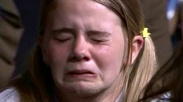 cum si a pedepsit un tata fetita de 10 ani dupa ce a descoperit ca avea mai multi iubiti pe facebook