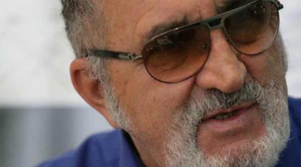 speriat de cozile de la paris ion iriac s a suit in avion i a votat in romania