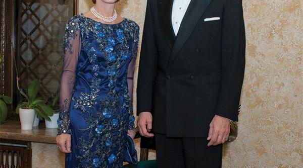 eticheta regala diplomatie eleganta respect un fel discret de a ne pune oglinda in fata