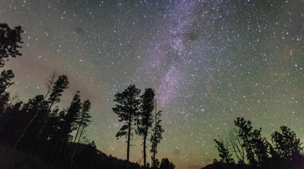 filma calea lactee dar a avut parte de o surpriza incredibila ce a surprins un pasionat de astronomie pe cerul statelor unite video