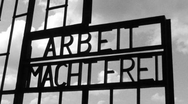 o poarta a lagarului de concentrare de la dachau a fost furata