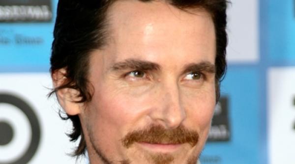 christian bale a refuzat rolul principal din filmul biografic dedicat lui steve jobs