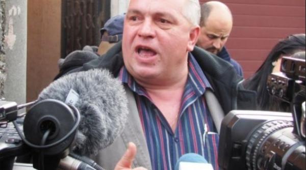 nicusor constantinescu preluat de la aeroport si dus la tribunal pentru confirmarea mandatului