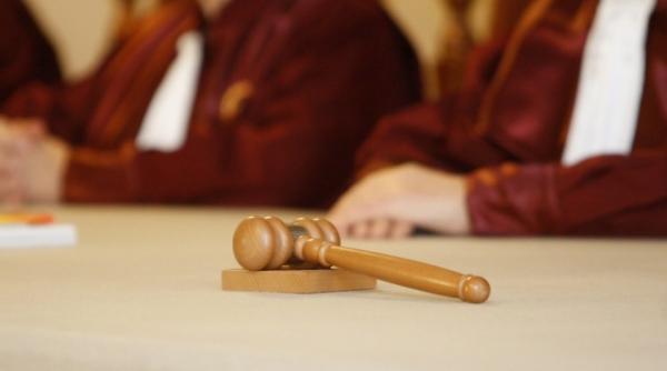 ccr a validat primul tur al alegerilor prezidentiale ponta si iohannis merg in turul doi