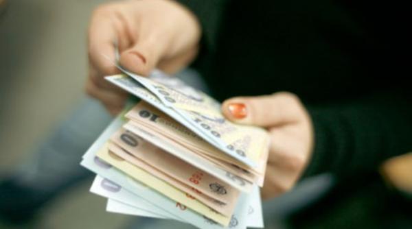 7 300 de profesori si personal didactic din constan a vor primi in conturile bancare cate 700 de lei vezi de ce