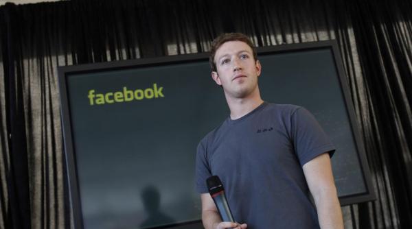 de ce poarta mark zuckerberg fondatorul facebook acela i tip de tricou