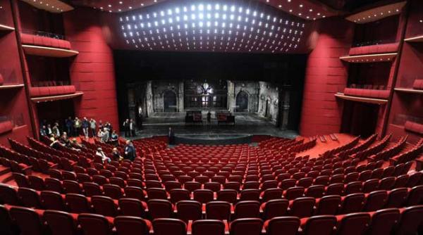 cladirea renovata a teatrului national a fost inaugurata primul spectacol din sala mare va fi realizat de dan puric