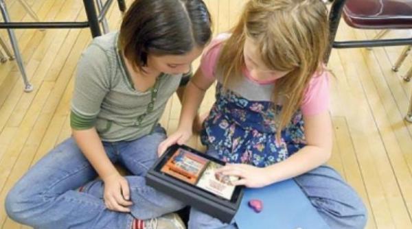 elevii din clasa a iii a vor invata de pe tablete din martie 2015