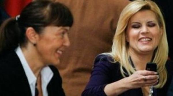 paruiala pe facebook intre elena udrea i monica macovei comunista obsedata manipulatoare