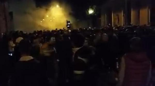 proteste violente in strainatate in fata sectiilor de votare la torino s au folosit gaze lacrimogene