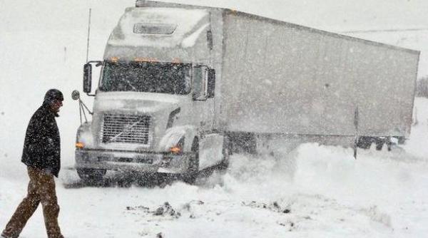 furtuni tornade si caderi masive de tornade in statele unite mae a emis o aentionare de calatorie