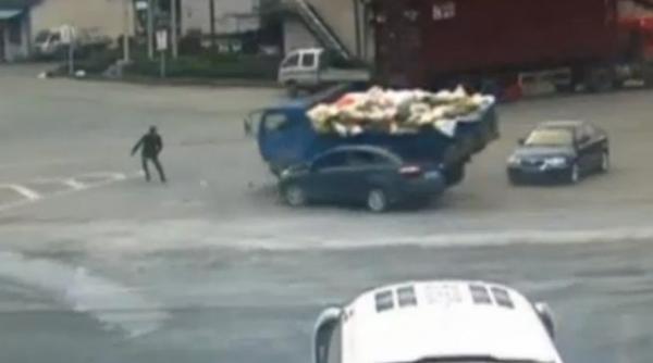 cel mai norocos om din lume nevatamat dupa ce moartea i a dat tarcoale la ca iva milimetri video