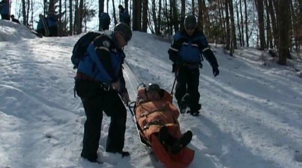 batranul din pestisani disparut pe munte gasit degerat i in oc hipotermic dar viu intr o rapa