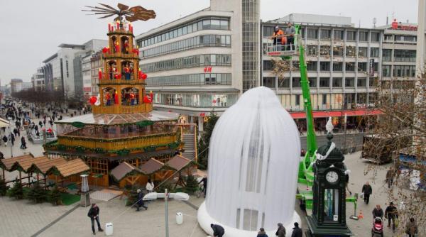 cu ocazia zilei mondiale a sida germania a sarbatorit cu prezervative de noua metri