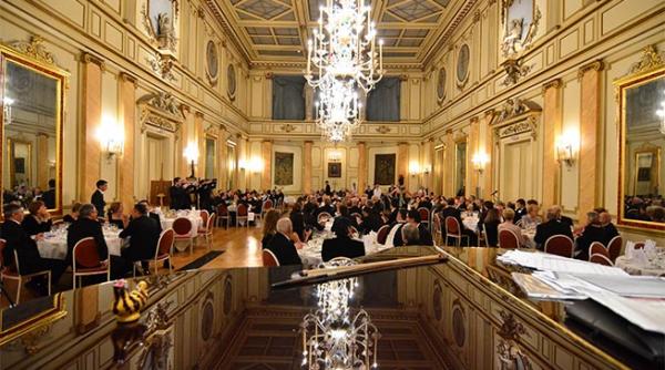 oltenii o pusera de dineu la bruxelles