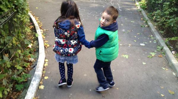 fii generos fii prietenul lui ofera o ansa pentru un viitor normal unui copil diagnosticat cu autism