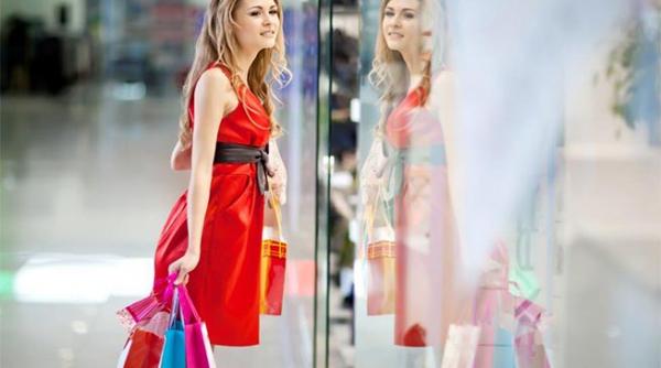 cati bani dau romanii pe haine brandurile mari atrag cumparatorii