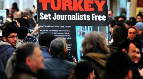 ue avertizeaza turcia progresul negocierilor de aderare depinde de respectarea regulilor democratice