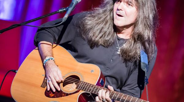 astazi e ziua ta calin pop timpul tace si trece amintirile raman