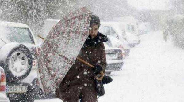 informare meteo de vremea rea pentru toata tara meteorologii anunta ninsori polei si viscol pana luni dimineata