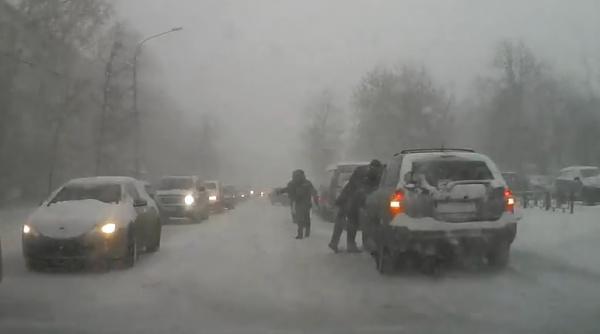 furtuna de zapada la moscova haos pe drumurile publice zeci de zboruri amanate sau anulate video